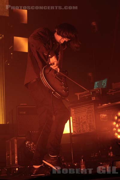 RADIOHEAD - 2016-05-23 - PARIS - Zenith - Jonny Greenwood